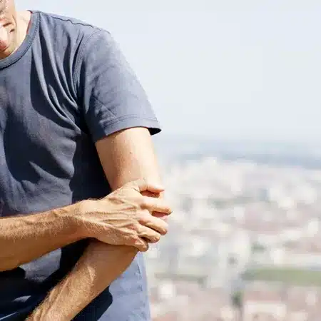 elbow pain 1024x683 1